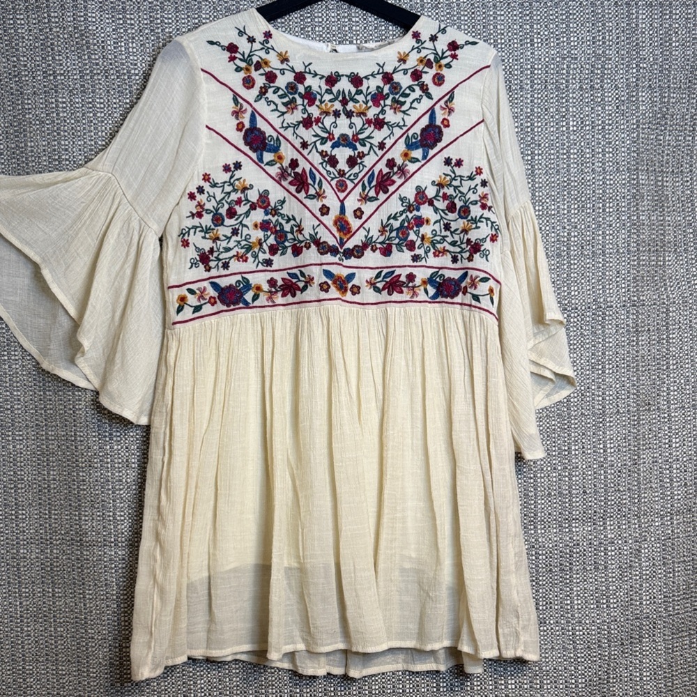 Altar'd State Cream Floral Embroidered Peasant Long Line Blouse Top Ruffled